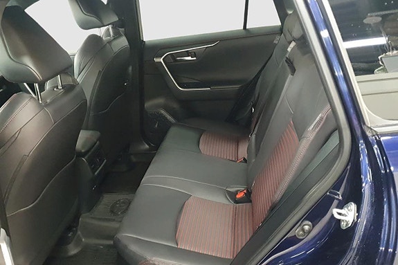 Toyota RAV4 8 of 11