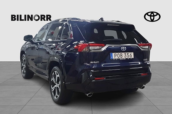 Toyota RAV4 2 of 11