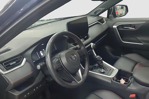 Toyota RAV4 7 of 11