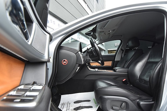 Jaguar XF 10 of 21
