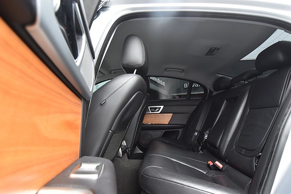 Jaguar XF 11 of 21