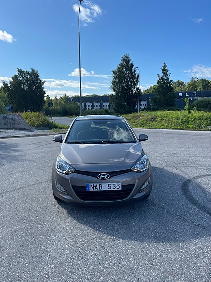 Hyundai i20 2 of 20