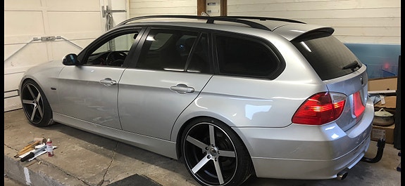 BMW 320d 2 of 5