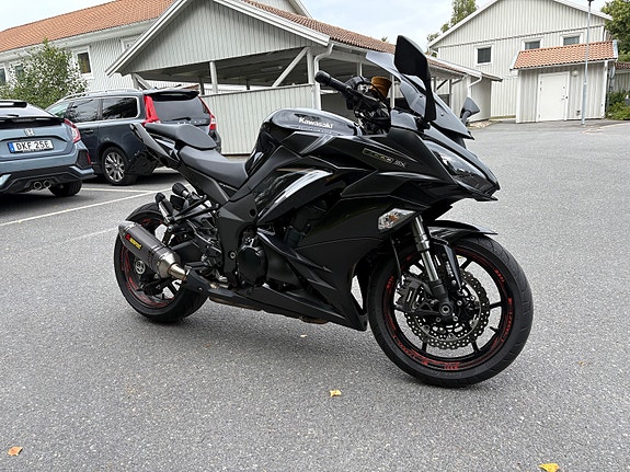 Kawasaki Ninja Z1000SX 3 of 7