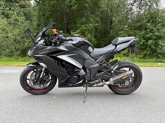 Kawasaki Ninja Z1000SX 2 of 7