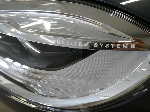 Volvo V40 12 of 24