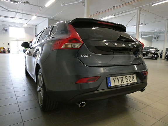 Volvo V40 8 of 24