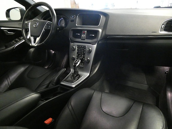 Volvo V40 14 of 24