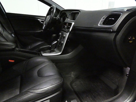 Volvo V40 15 of 24