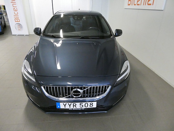 Volvo V40 11 of 24