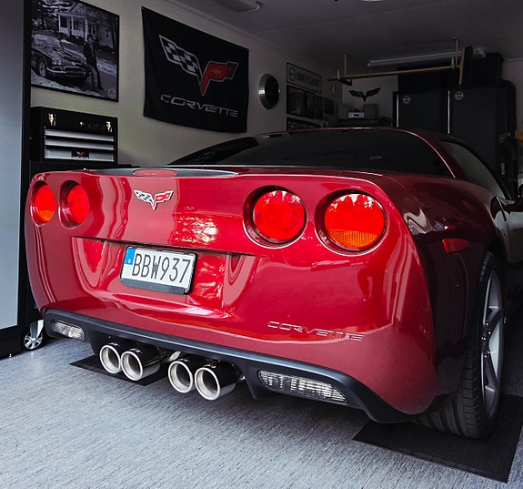 Chevrolet Corvette 2 of 5