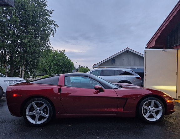 Chevrolet Corvette 3 of 5