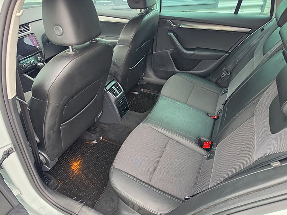 Skoda Octavia 10 of 15