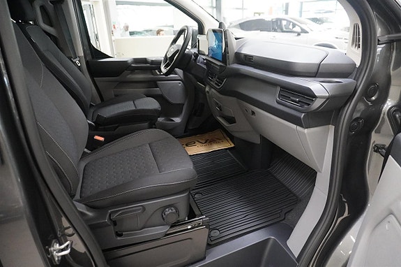 Ford Transit Custom 8 of 16