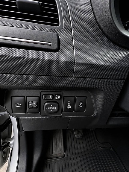 Toyota Auris 9 of 15