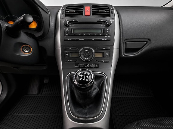 Toyota Auris 6 of 15