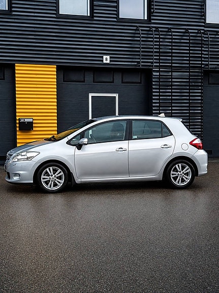 Toyota Auris 2 of 15