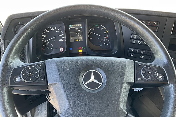 Mercedes AROCS 3235 8x4 11 of 27