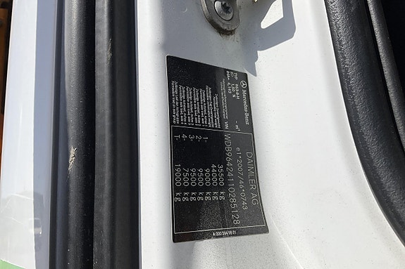 Mercedes AROCS 3235 8x4 22 of 27