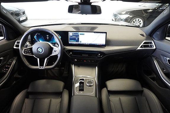 BMW 330e 16 of 28