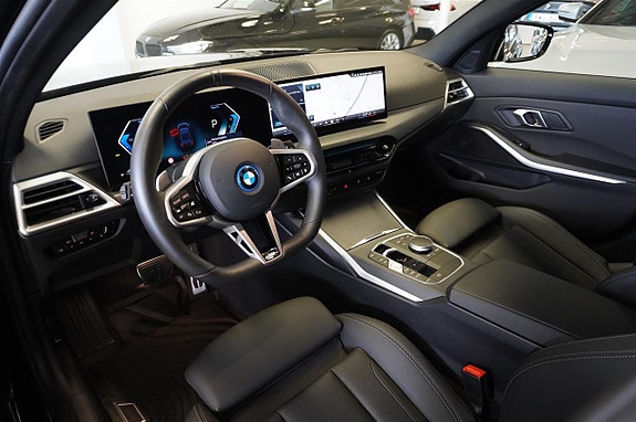 BMW 330e 12 of 28
