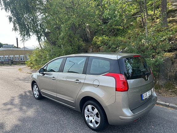 Peugeot 5008 3 of 6