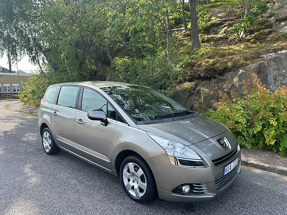 Peugeot 5008 2 of 6