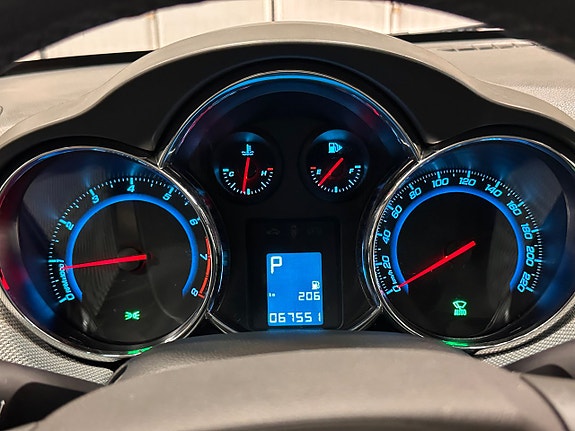 Chevrolet Cruze 8 of 22