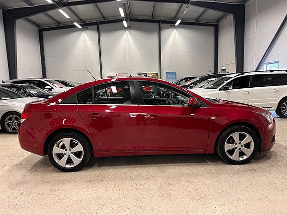 Chevrolet Cruze 2 of 22