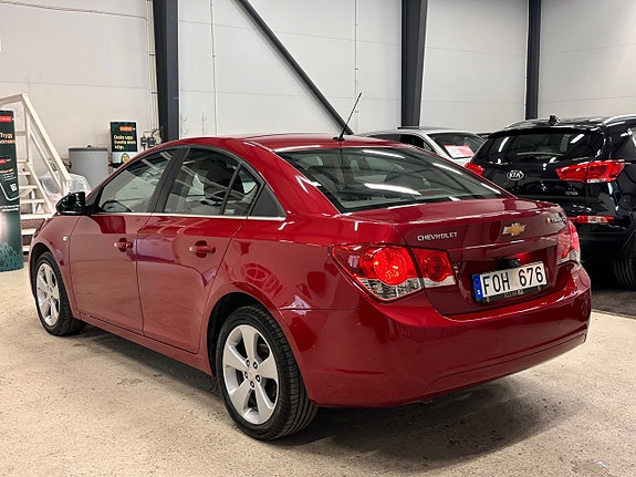 Chevrolet Cruze 3 of 22