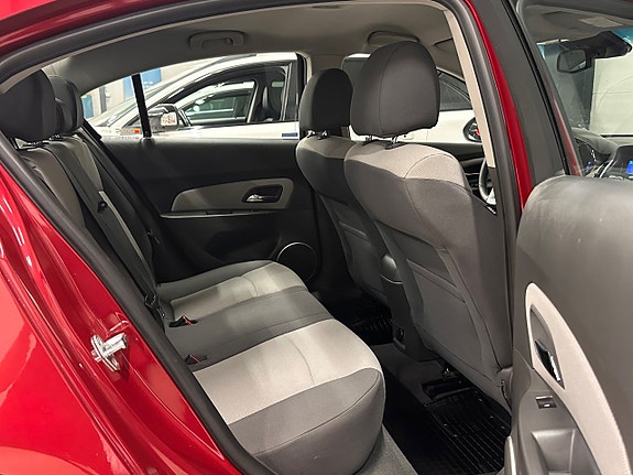 Chevrolet Cruze 21 of 22