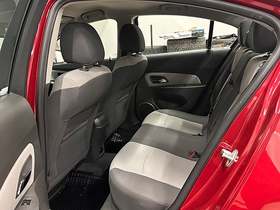 Chevrolet Cruze 22 of 22