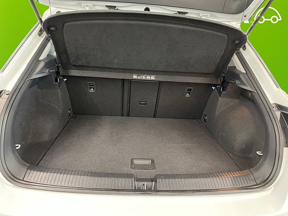 Volkswagen T-Roc 16 of 23