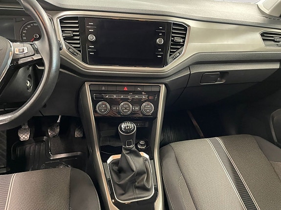Volkswagen T-Roc 11 of 23