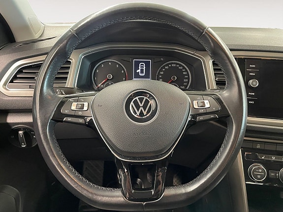 Volkswagen T-Roc 13 of 23