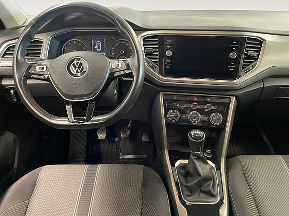 Volkswagen T-Roc 10 of 23
