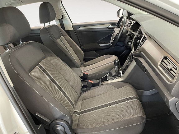 Volkswagen T-Roc 15 of 23
