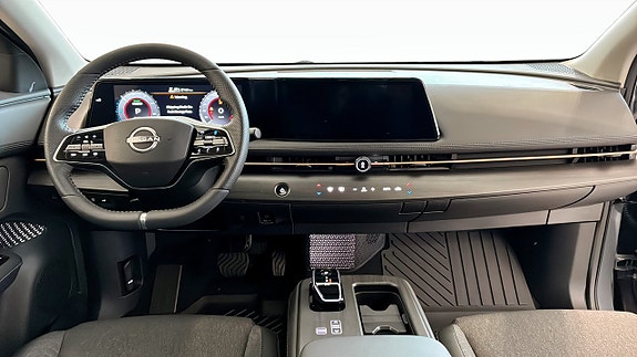 Nissan Ariya 4 of 9