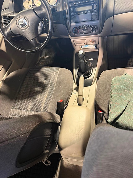 Mazda 323F 4 of 5