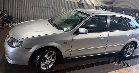 Mazda 323F 3 of 5