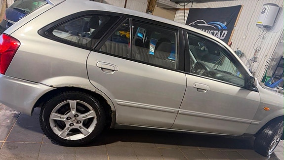 Mazda 323F 2 of 5