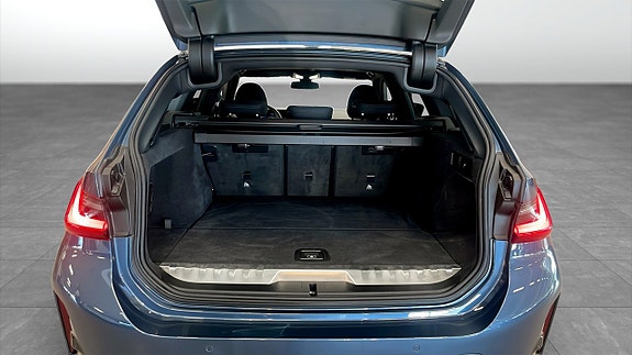 BMW 330e 10 of 10