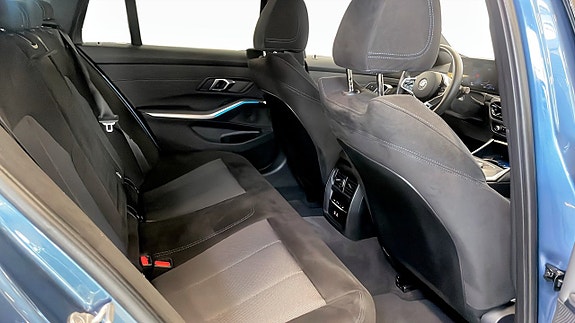 BMW 330e 5 of 10
