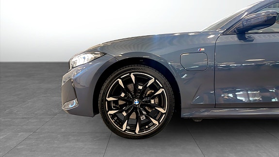 BMW 330e 9 of 10