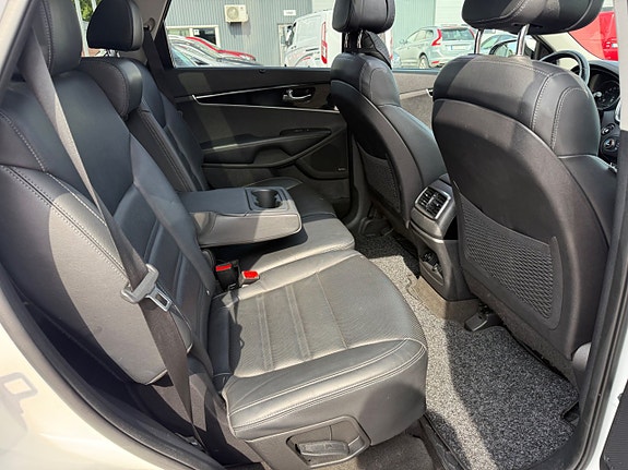 Kia Sorento 9 of 29