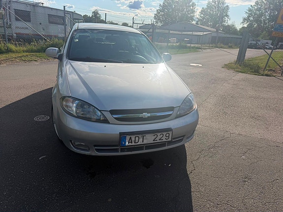 Chevrolet Lacetti 2 of 5