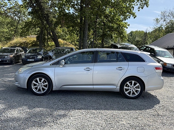 Toyota Avensis 7 of 21