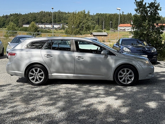 Toyota Avensis 8 of 21