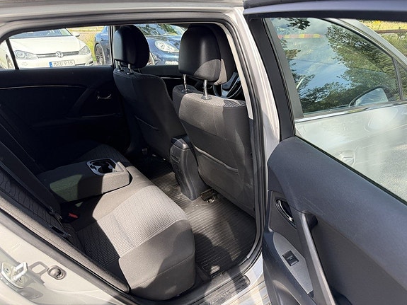 Toyota Avensis 15 of 21