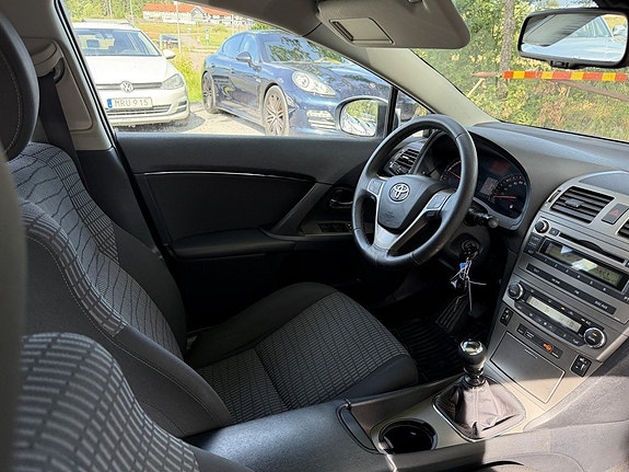 Toyota Avensis 19 of 21